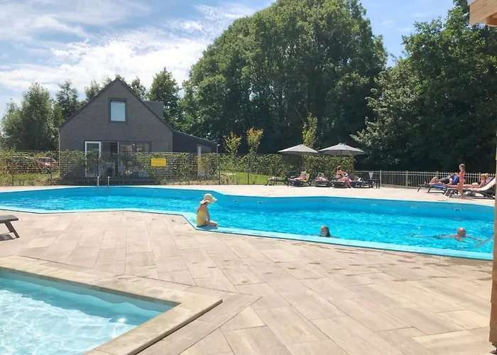 582 Op Recreatiepark De Wielen Alpstuga